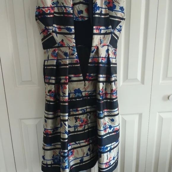 L.K. Bennett London Poppy Classic V Neck Dress 8 - Picture 10 of 12